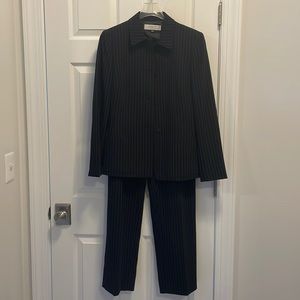 Women’s Tahari Pinstripe Pantsuit size 8.